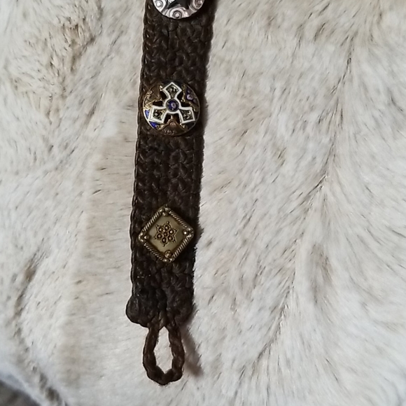 MICRO MACRAME ANTIQUE BUTTON BRACELET - Picture 10 of 11